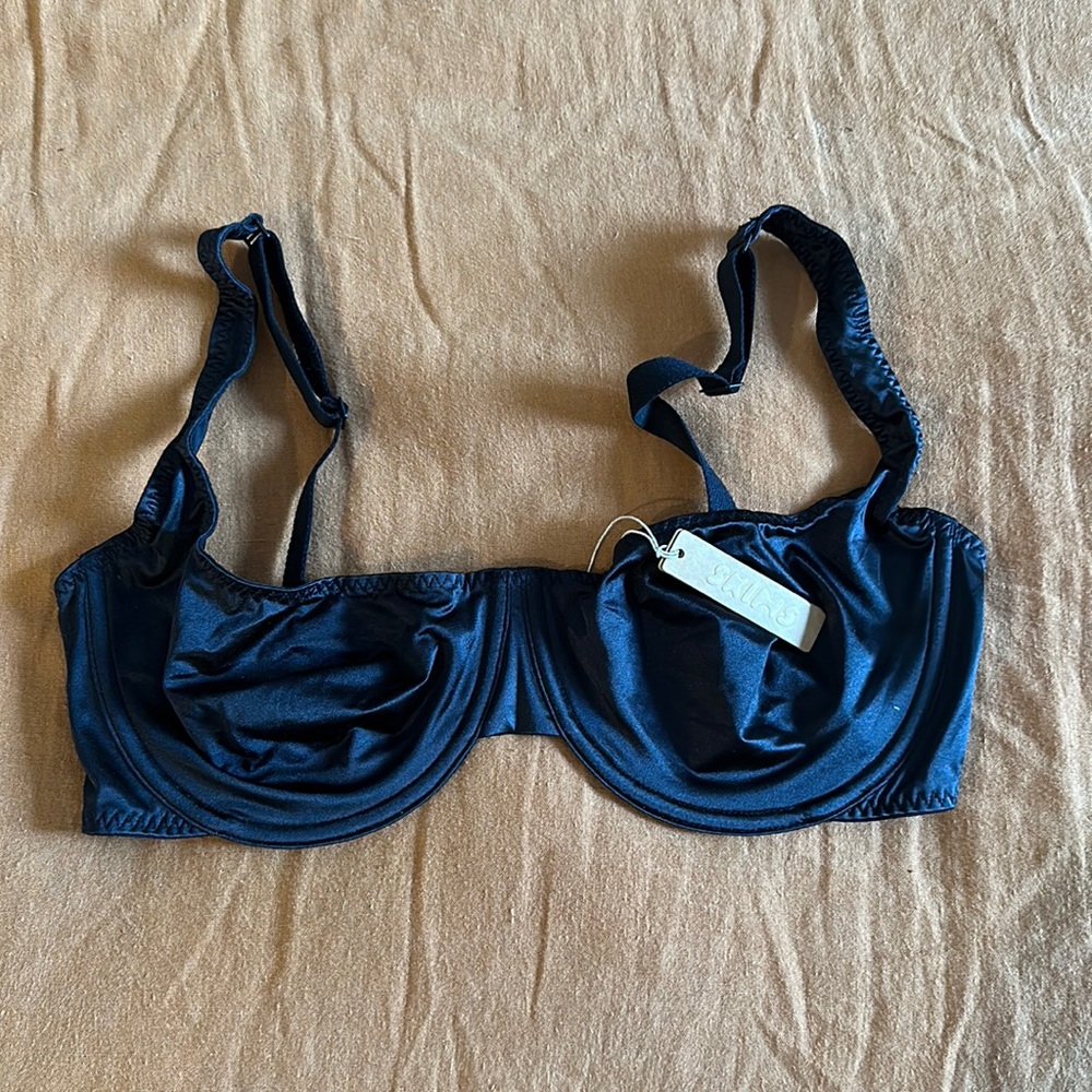 SKIMS Satin Underwire Scoop Bra 34 DDD